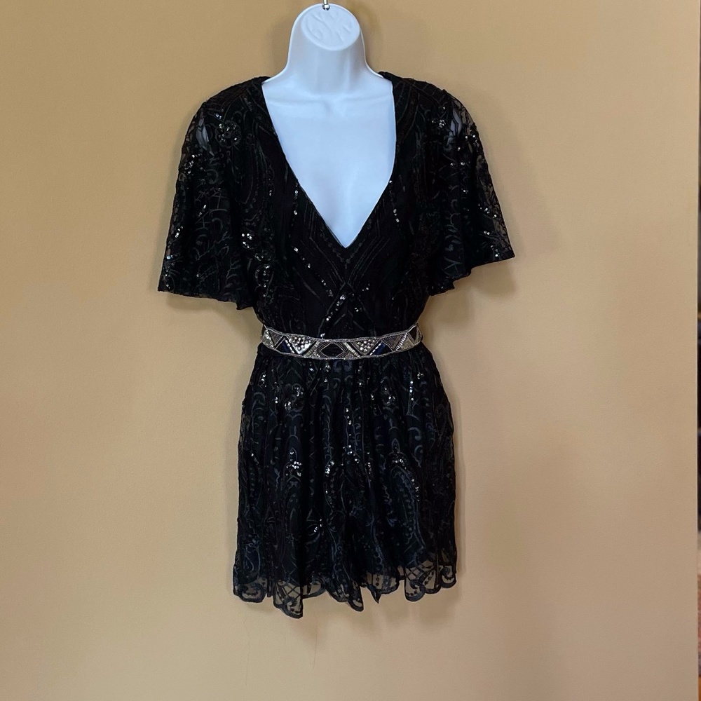 NWT Venus women's s 10, black sequined top